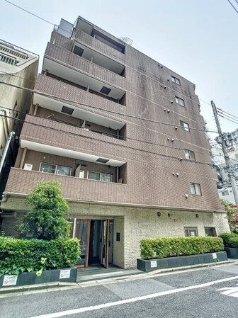 パレステュディオ新宿御苑前の物件外観写真